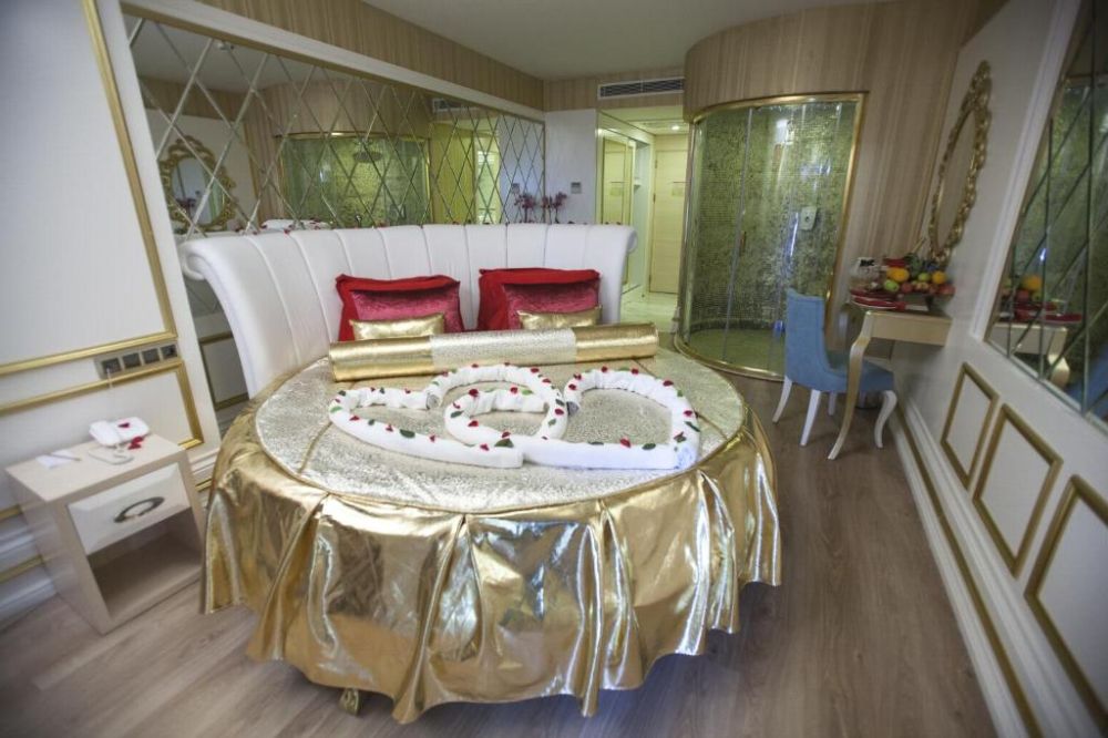 Superior Room (Fantasy), Azura Deluxe 5*