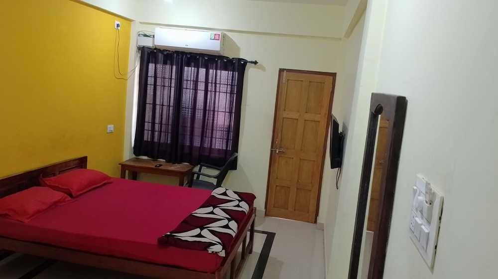 Deluxe AC, Prakash Holiday Inn (ex. Rishi House) 2*