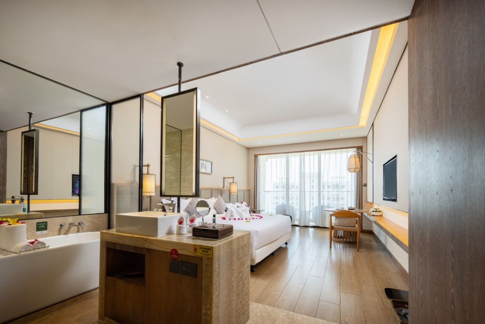 Superior Balcony Room, Sanya Harman Resort 5*