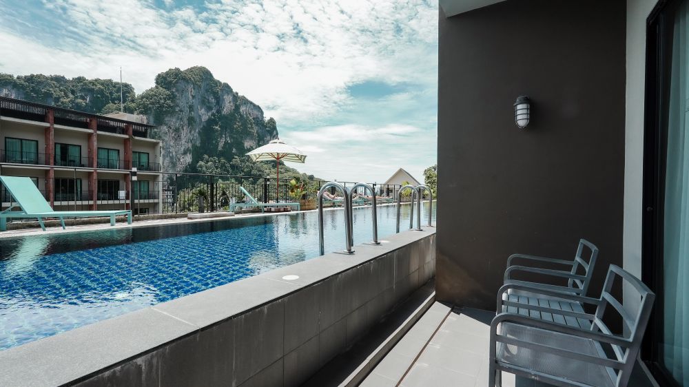 Deluxe Pool Access, Sugar Marina Resort Cliffhanger Aonang 4*