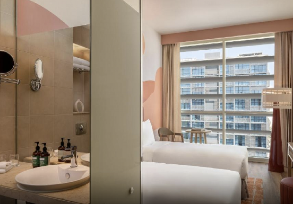 1 Queen 2 Twin Premium Family Suite Plaza View, Yas Plaza Circuit (ex. Centro Yas Island Rotana) 4*