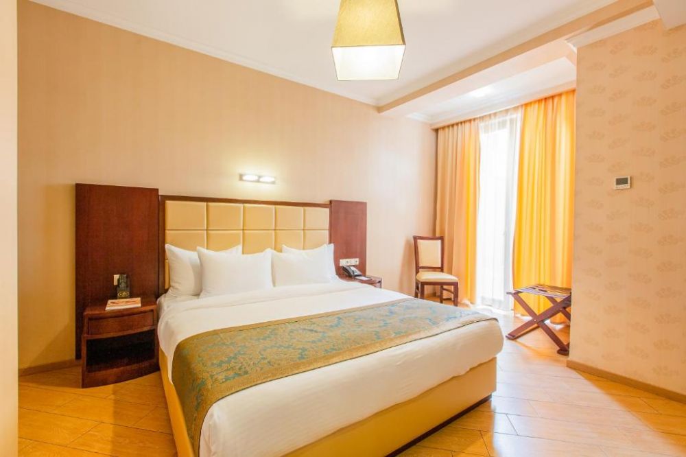 Budget (econom), KMM Hotel 4*