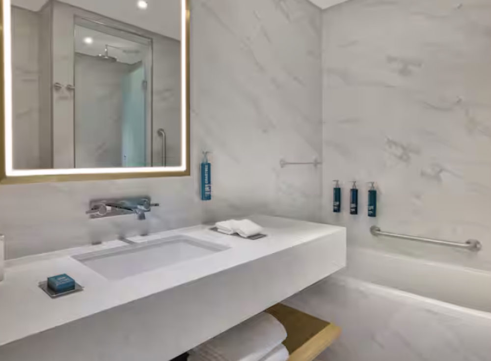 King Room, Hilton Garden Inn Dubai Business Bay 4*