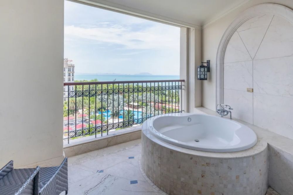 Crowne Plaza Standard Sea View High Room (ex.Super Sea View), Crowne Plaza Resort Sanya Bay 5*