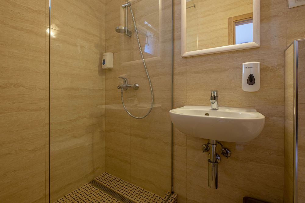 Family Studio, Poseidon 4*
