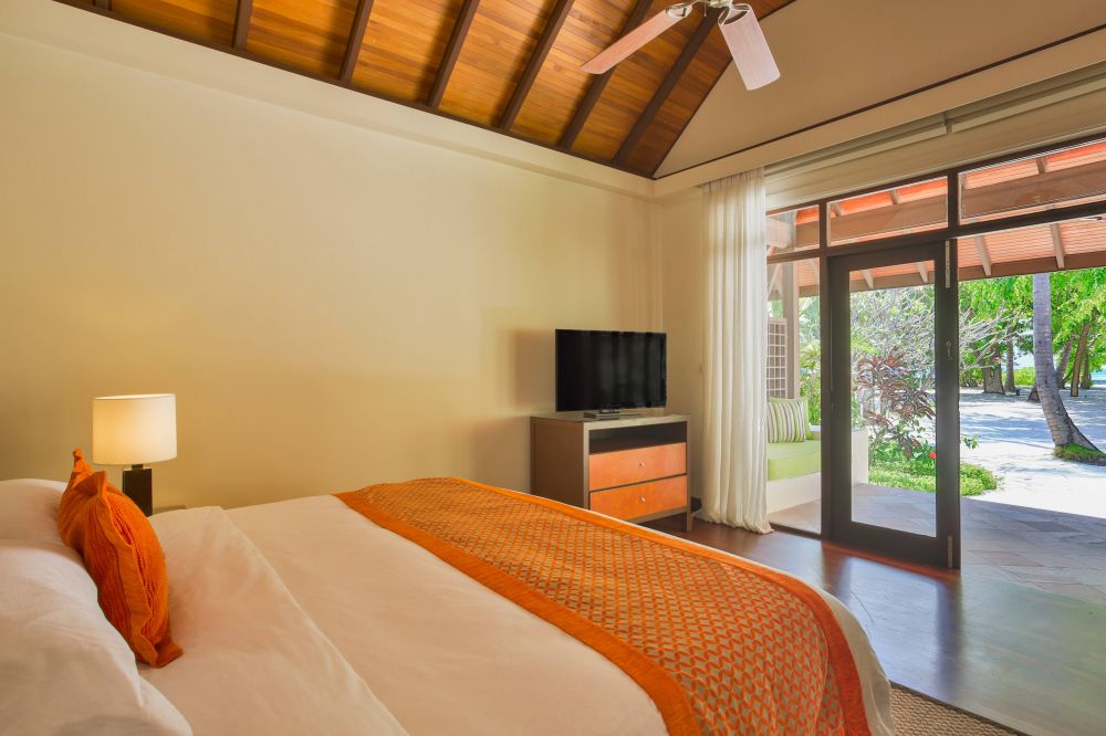 Deluxe Bungalow, Niva Kurumba Maldives (ex. Kurumba Maldives) 5*