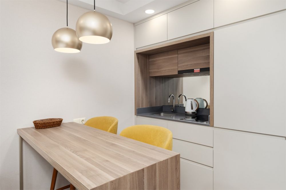 superior triple-king size & single bed, Wyn Residence 