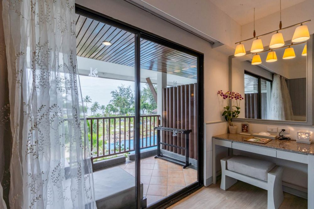 Deluxe Pool View (Bhuri Wing), Katathani Phuket Beach Resort 5*