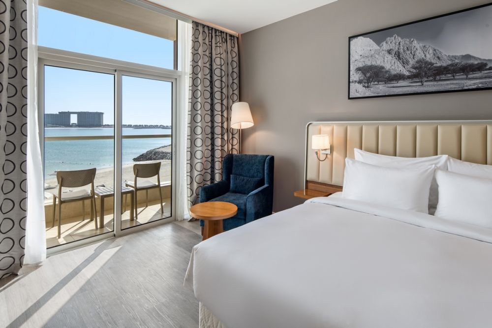 Standard Room with Balcony Sea View, Radisson Resort Ras Al Khaimah, Marjan Island 4*
