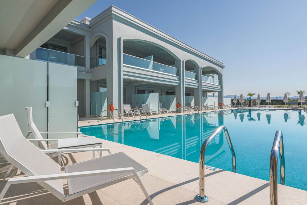 Standard Room Swim Up, Blue Lagoon Queen 5*