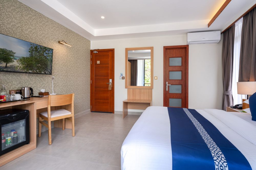 Deluxe Room with Balcony, Ayala Ocean View 2*