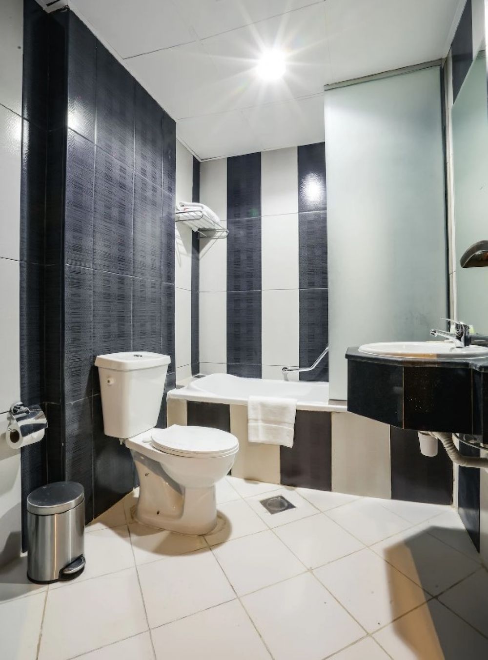 Deluxe King Room, Vendome Plaza Hotel Dubai (ex. Vendome Palace Hotel) 3*