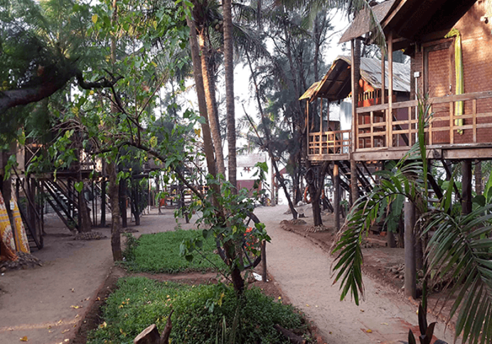 Treehouse Huts On The Beach With Attached Toilet/Bathroom AС, Goan Cafe Beach Resort 