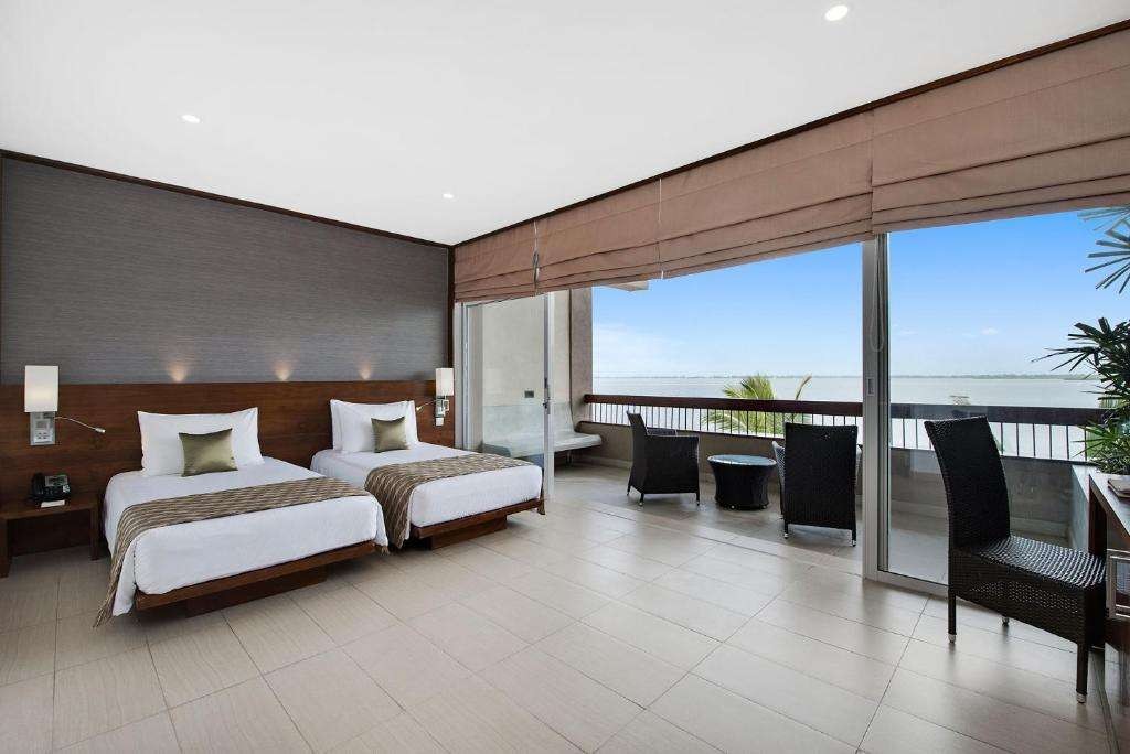 Deluxe, Amagi Lagoon Resort and Spa 3*
