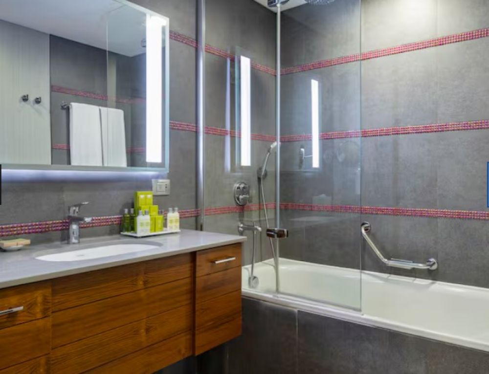 King Marina Suite with Marina View, Double Tree Hilton Kusadasi 