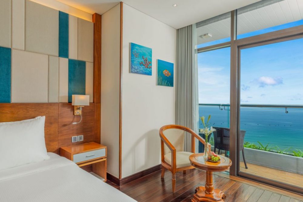 Ocean Front, Mandila Beach Hotel 3+