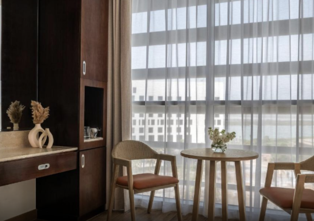 1 Queen 2 Twin Premium Family Suite Plaza View, Yas Plaza Circuit (ex. Centro Yas Island Rotana) 4*