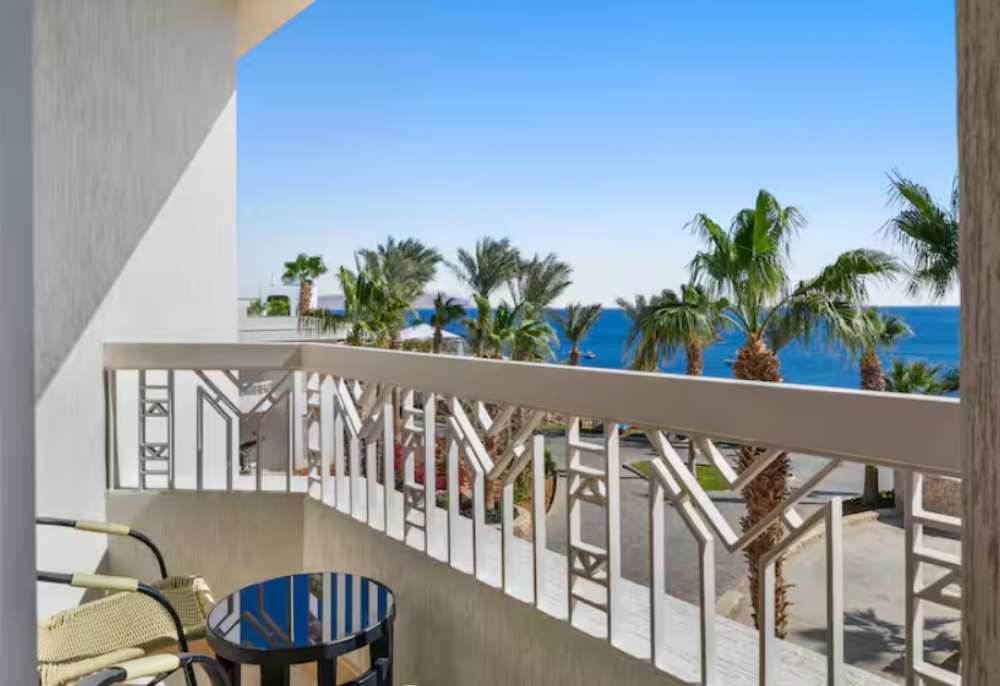 Beachside Premium Suite PV/SV, Doubletree By Hilton Sharm Bay Resort Mountain Side 4*