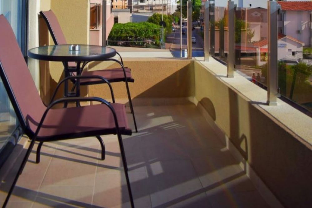 APP 04 One Bedroom, Maini Aparthotel 3+