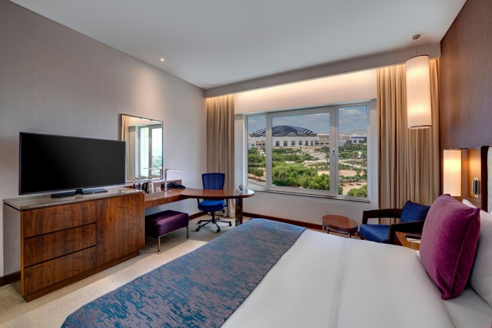 Premium, Crowne Plaza Muscat Ocec 5*