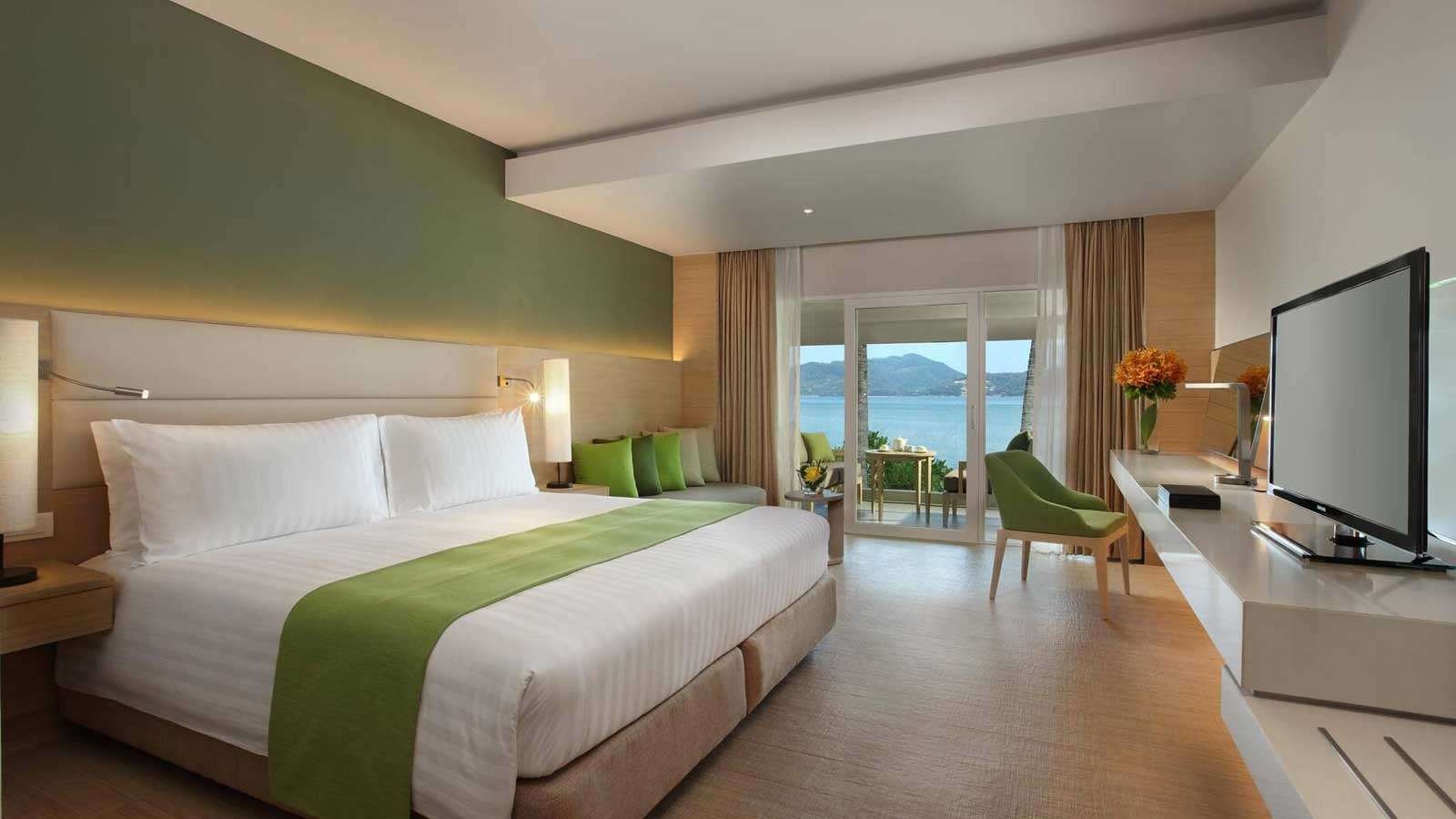 Deluxe Ocean Front Balcony (Ocean Front Wing), Amari Phuket 5*