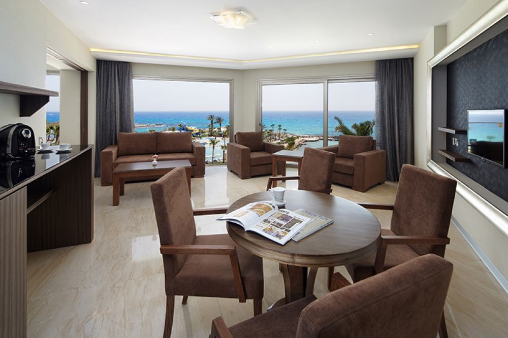 Deluxe Beach Front Suite, Adams Beach Hotel 5*