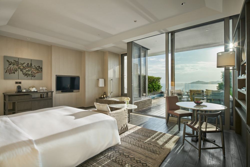 Panoramic Ocean View Pool Room, Rosewood Sanya 5*