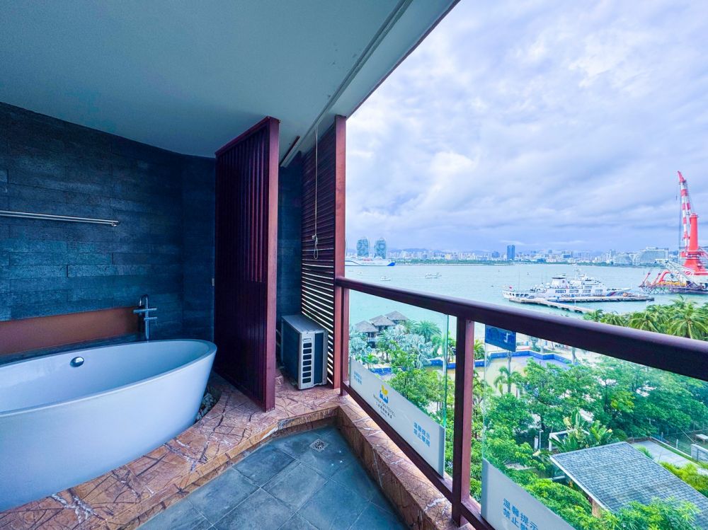 Luxury OV/ Luxury OV Family, Sanya Marina Sea View Hotel (ex.Marina Spa Hotel Sanya) 4*