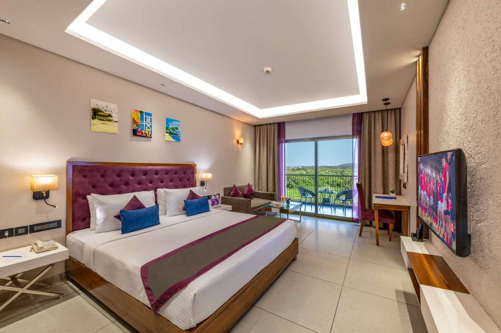 Pool View Room, Golden Tulip Goa 4*