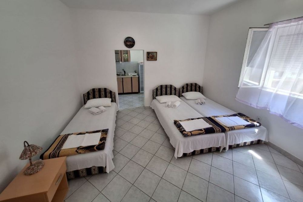 Studio 03 Ground Floor, Korac Rooms Villa 3*