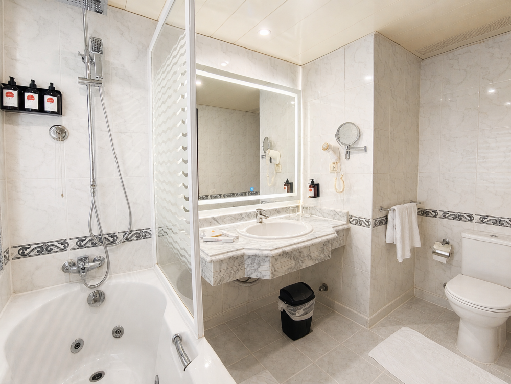 Jacuzzi Suite (Junior Suite Club), Royal Regency Club 5*