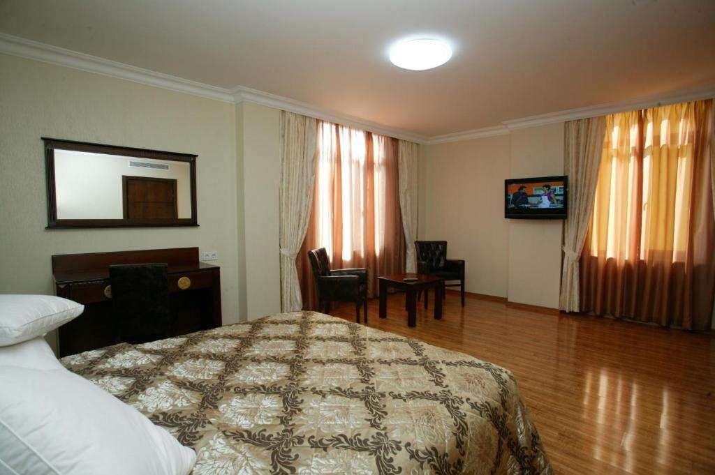 Suite (Luxe), Era Palace Batumi 4*
