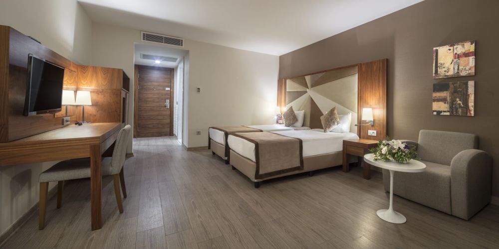 Lagoon Family Deluxe (Swim-Up Sharing Pool), Nirvana Mediterranean Excellence 5*