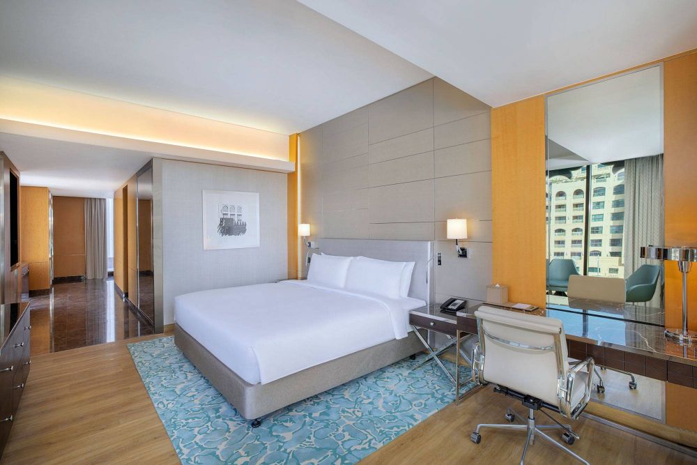 King Corner Room With Balcony, Hilton Dubai Palm Jumeirah 5*