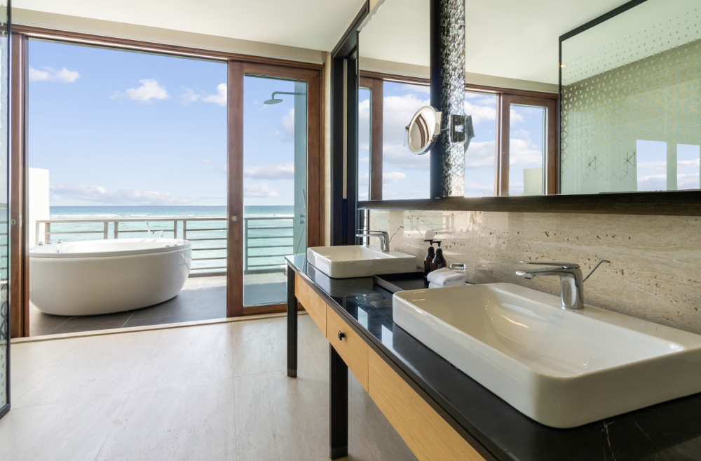 3 Bedroom Overwater Royal Residence, Radisson Blu Maldives 5*