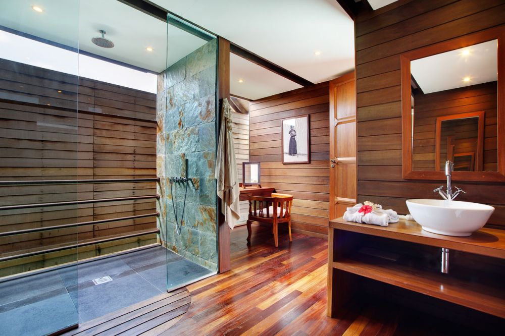 Overwater Deluxe Villa, Gangehi Island Resort 5*