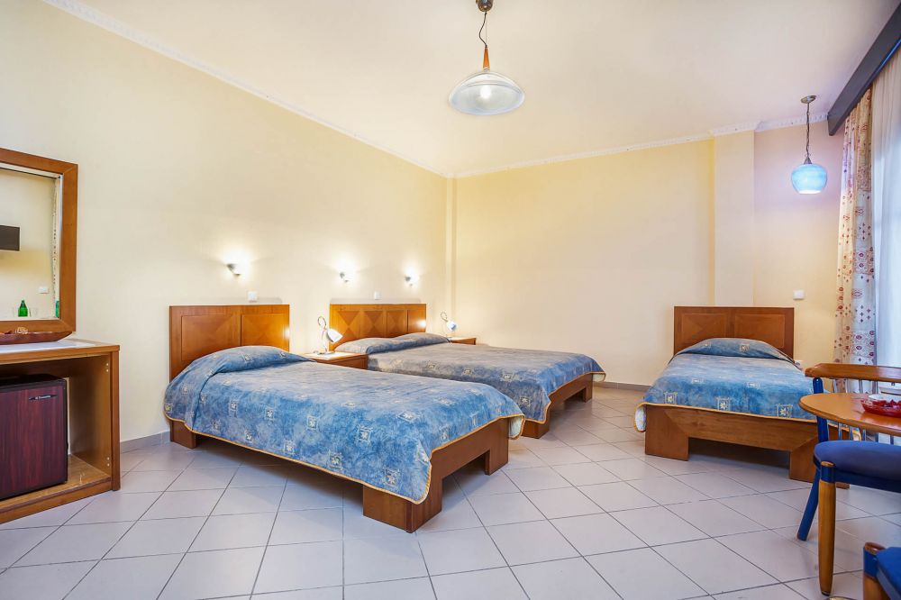 Family Room, Atrium 4*