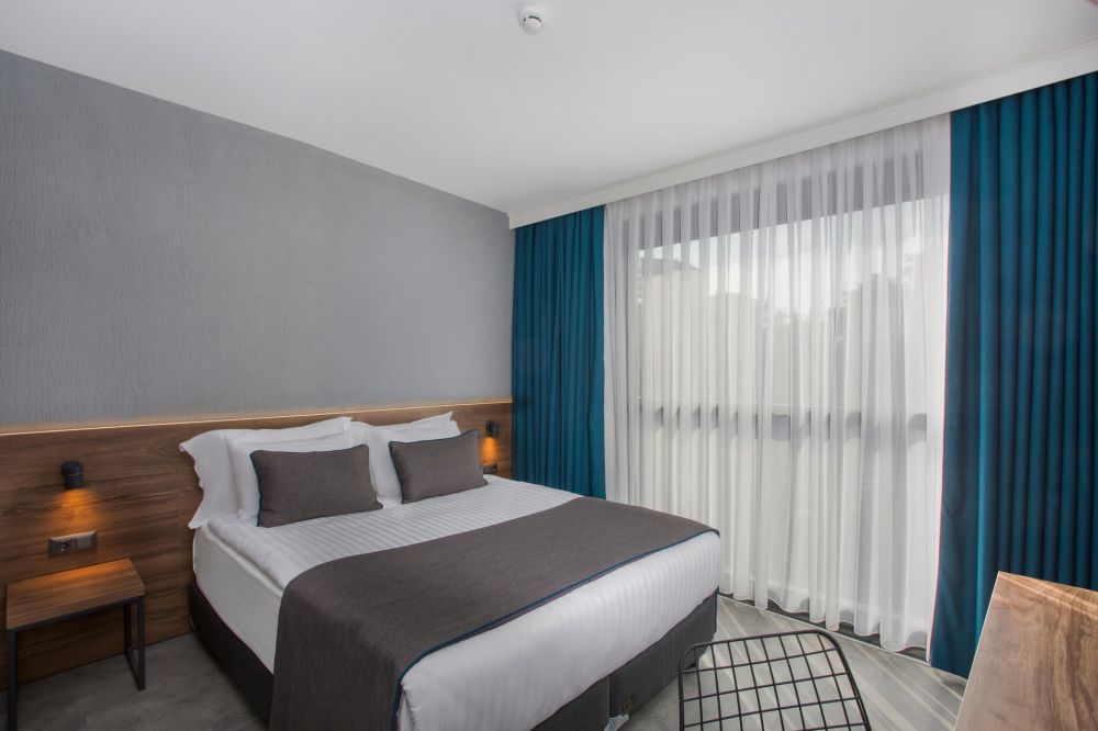Standard Comfort Room, Falcon 1511 