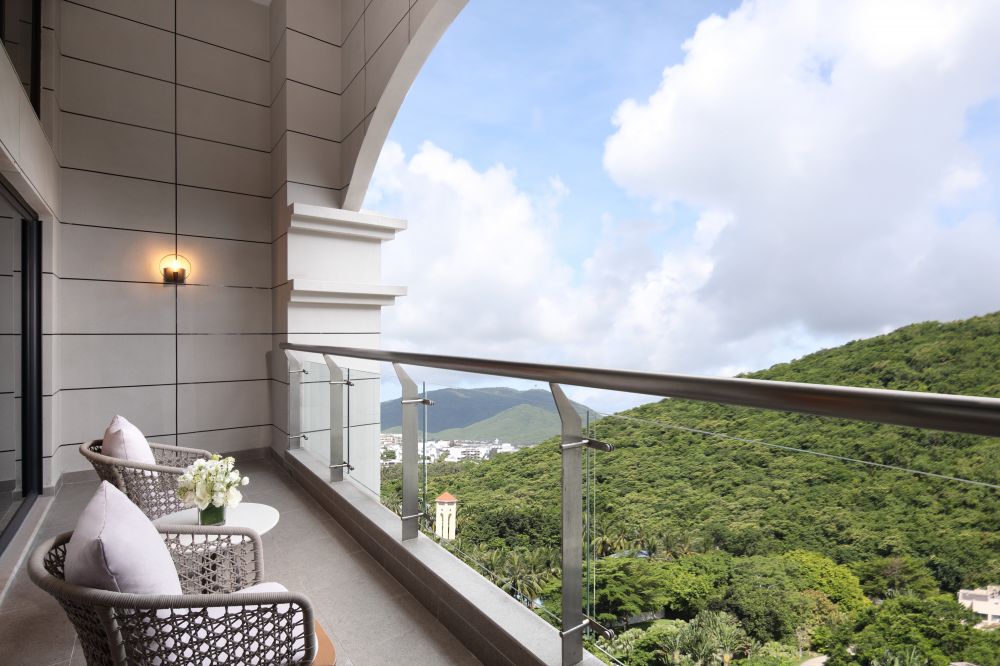 1 King 2 Twin 2 Bdrm STE Ocean View, Holiday Inn & Suites Sanya Yalongbay 5*