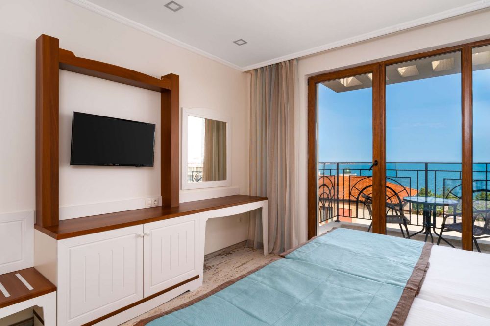 Deluxe Room Side Sea View, Festa Via Pontica 4*