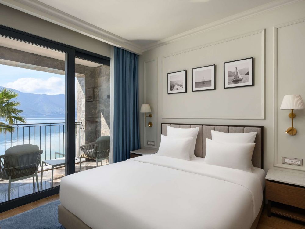 Deluxe Apartment Sea View with 1 Bedroom | 1 double bed and sofa, Mövenpick Hotel & Residences Teuta Kotor Bay 5*