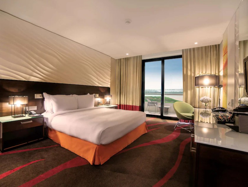 Superior Room, Yas Plaza Mangroves by IHG (ex. Radisson Blu Abu Dhabi Yas Island) 5*