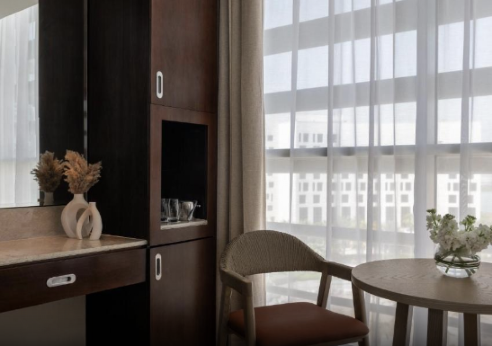 1 Queen 2 Twin Premium Family Suite Plaza View, Yas Plaza Circuit (ex. Centro Yas Island Rotana) 4*