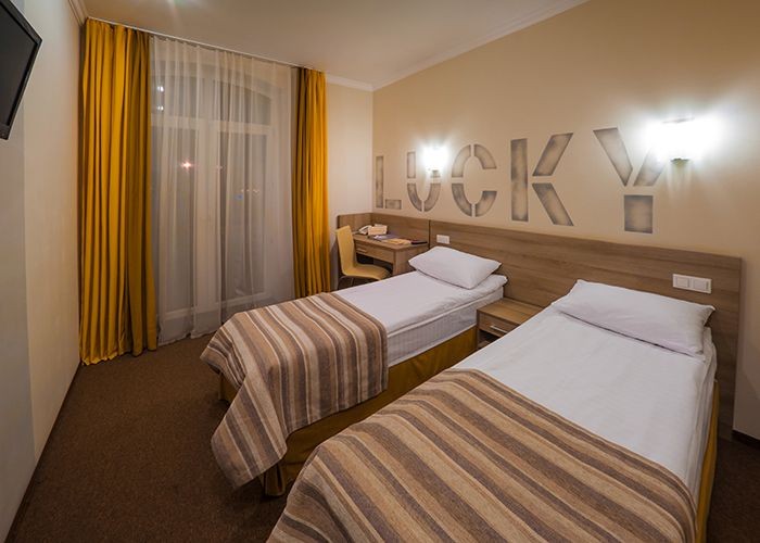 Standart, Raziotel м. Бориспольская 3*