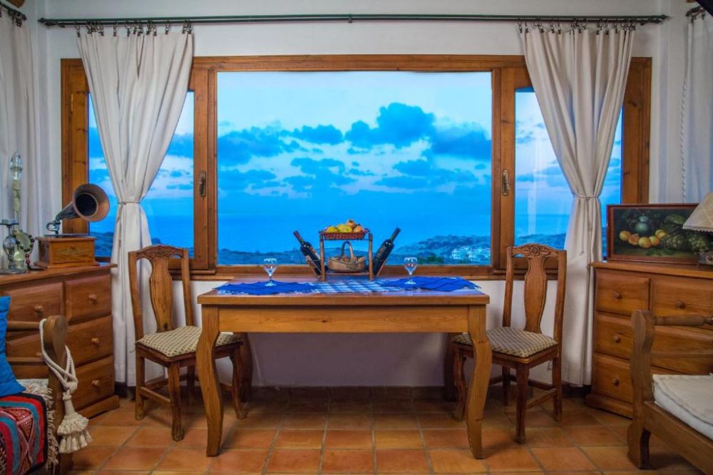 Ouranos Suite, Iliatoras Villa 3*