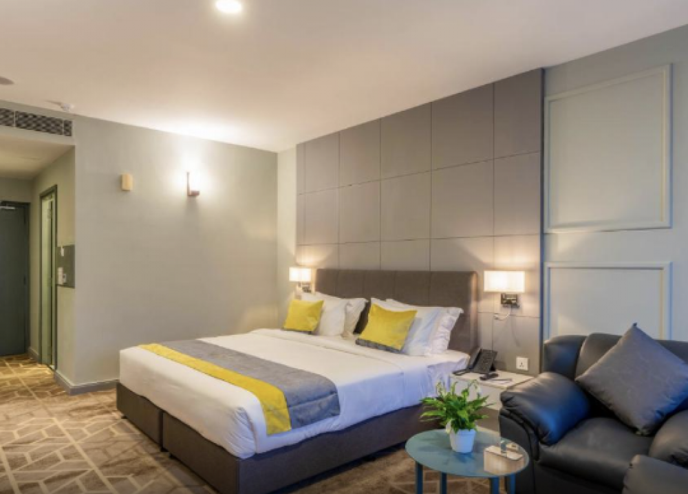 Standard Double Room, Manhattan Business Hotel 4*