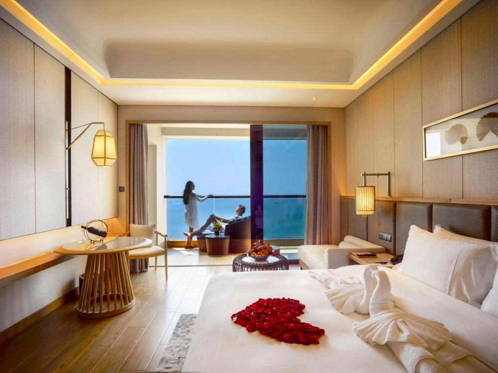 Invincible Sea View Room King Bed, Sanya Harman Resort 5*