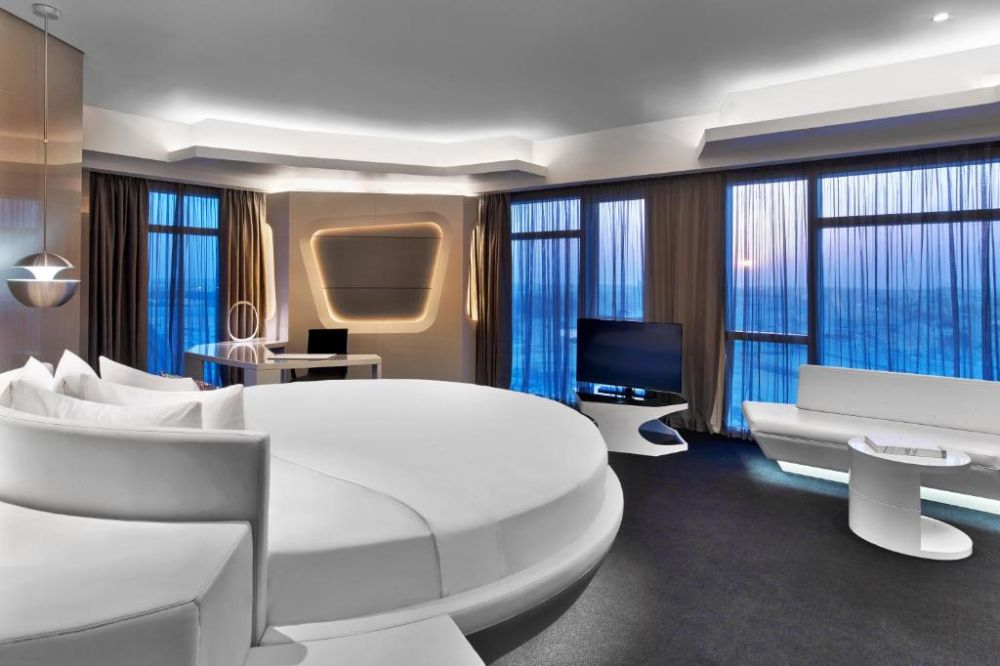 Round Bed Vantage Suite, V Hotel Curio Collection by Hilton (Adults Only 18+) 5*