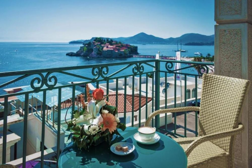 Lux APP, Azimut 4*