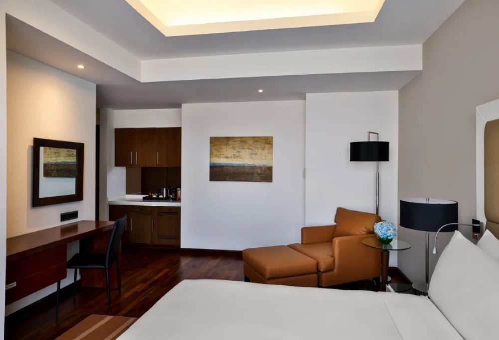 Deluxe Room, La Suite Dubai Hotel & Apartments Operated by Minor Hotels ( ex. La Suite Dubai Hotel & Apartments, ex. Fraser Suites) 5*